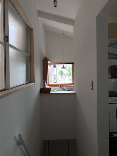 引越しました